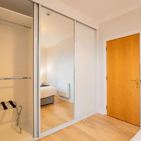 דירה Dockside Penthouse - Free Parking גלוואיי