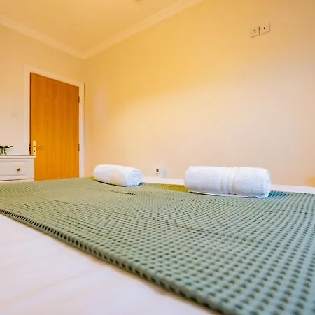 דירה Dockside Penthouse - Free Parking