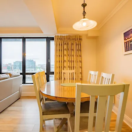 דירה Dockside Penthouse - Free Parking