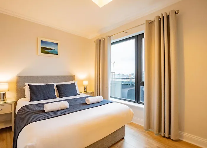 Dockside Penthouse - Free Parking Galway