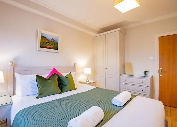 Dockside Penthouse - Free Parking Galway