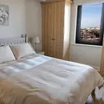 Dockside Penthouse - Free Parking Appartement *