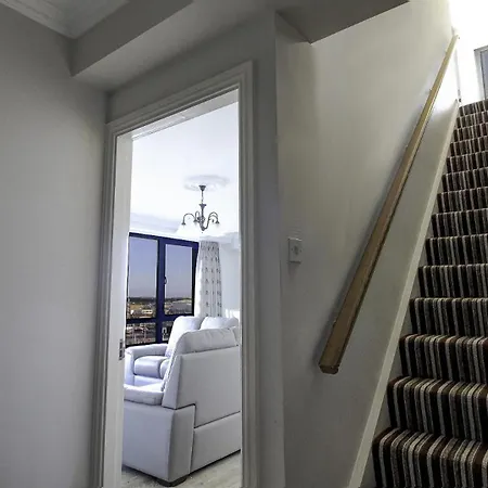Dockside Penthouse - Free Parking شقة