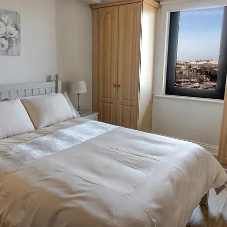 Dockside Penthouse - Free Parking Apartment *