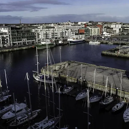 Dockside Penthouse - Free Parking *