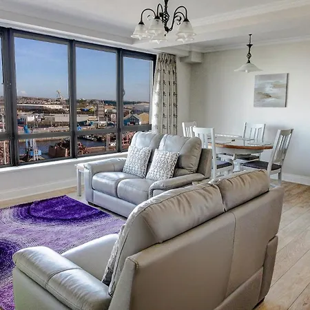 Dockside Penthouse - Free Parking Apartment *