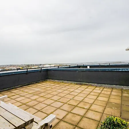 Dockside Penthouse - Free Parking Apartment *