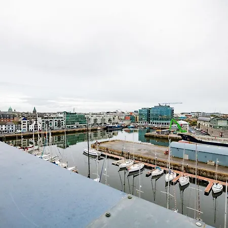 Dockside Penthouse - Free Parking Apartment Galway
