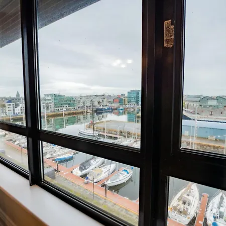 Dockside Penthouse - Free Parking *