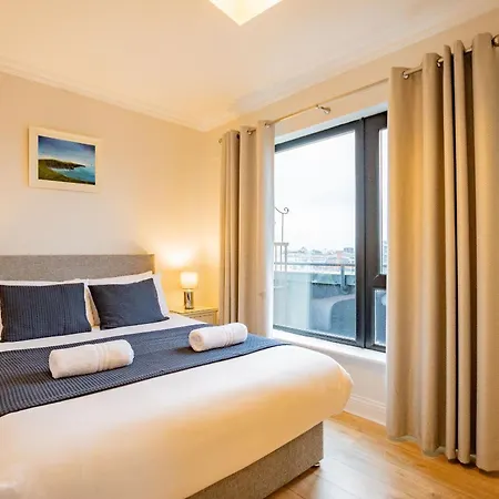 Dockside Penthouse - Free Parking Galway