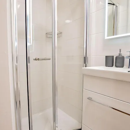 Dockside Penthouse - Free Parking * Galway