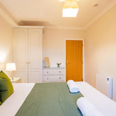 Dockside Penthouse - Free Parking Apartment *