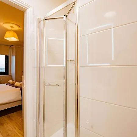 Dockside Penthouse - Free Parking Galway