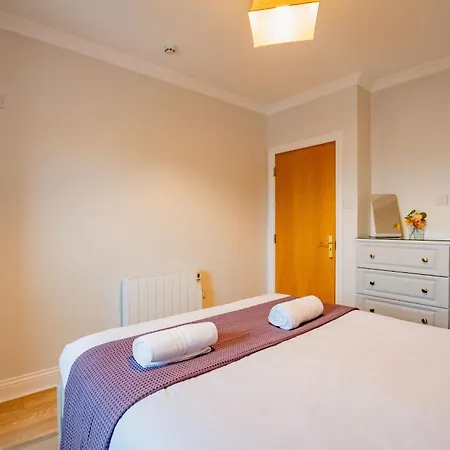 Dockside Penthouse - Free Parking Apartment
