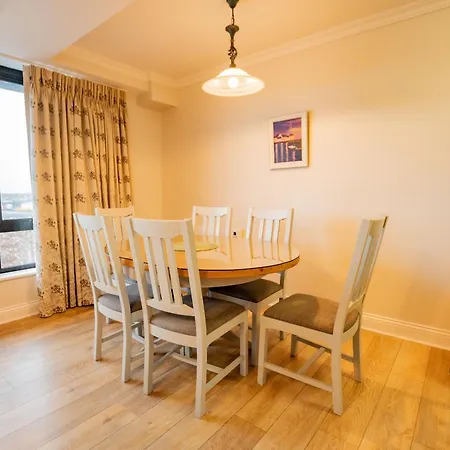 Dockside Penthouse - Free Parking *