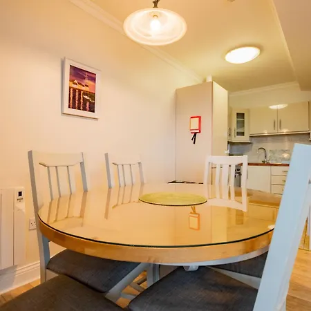 Dockside Penthouse - Free Parking