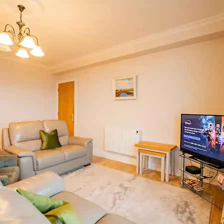 Dockside Penthouse - Free Parking Apartment Galway
