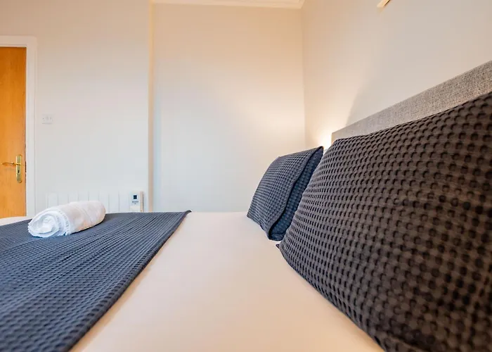 Dockside Penthouse - Free Parking Galway