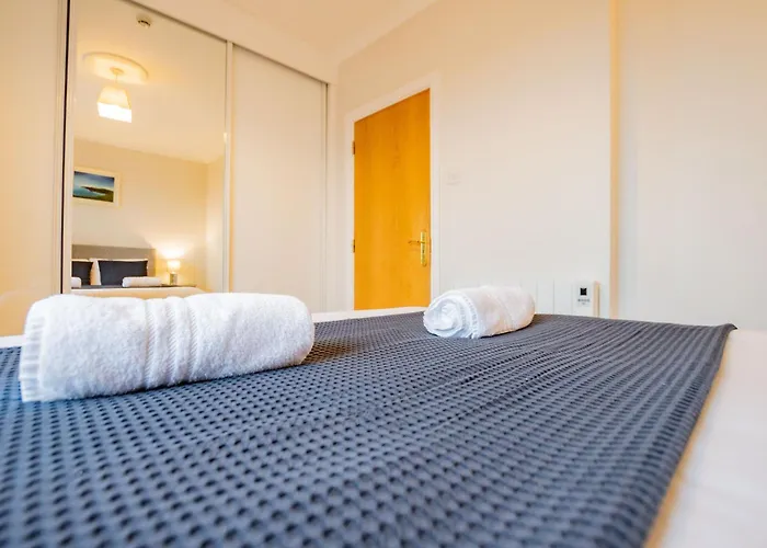 Dockside Penthouse - Free Parking *