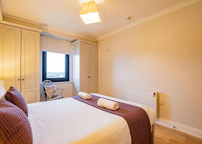 Dockside Penthouse - Free Parking * Galway