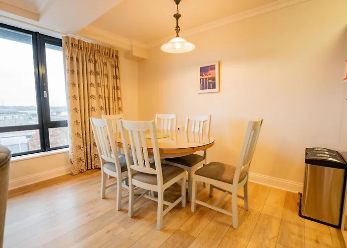 Dockside Penthouse - Free Parking *