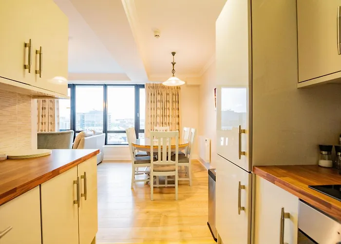 Dockside Penthouse - Free Parking *