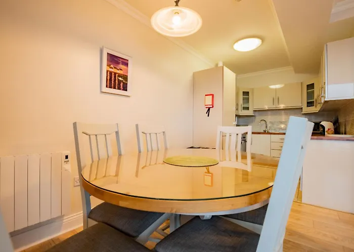 Dockside Penthouse - Free Parking