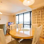 Dockside Penthouse - Free Parking Apartmán
