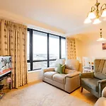Dockside Penthouse - Free Parking Apartmán